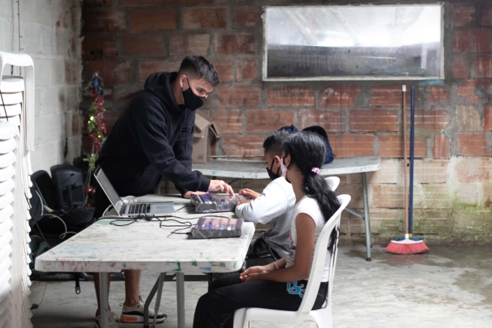 EPDLC-radio-sinai-talleres-dj
